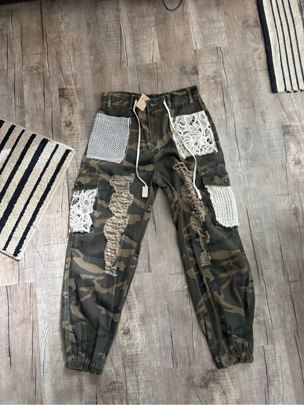 POL Camo Joggers with White Crochet Patches - Picture 3 of 7